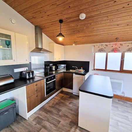 Ochil 8 With Private Hot Tub - Fife - Loch Leven - Lomond Hills Villa Kelty Dış mekan fotoğraf