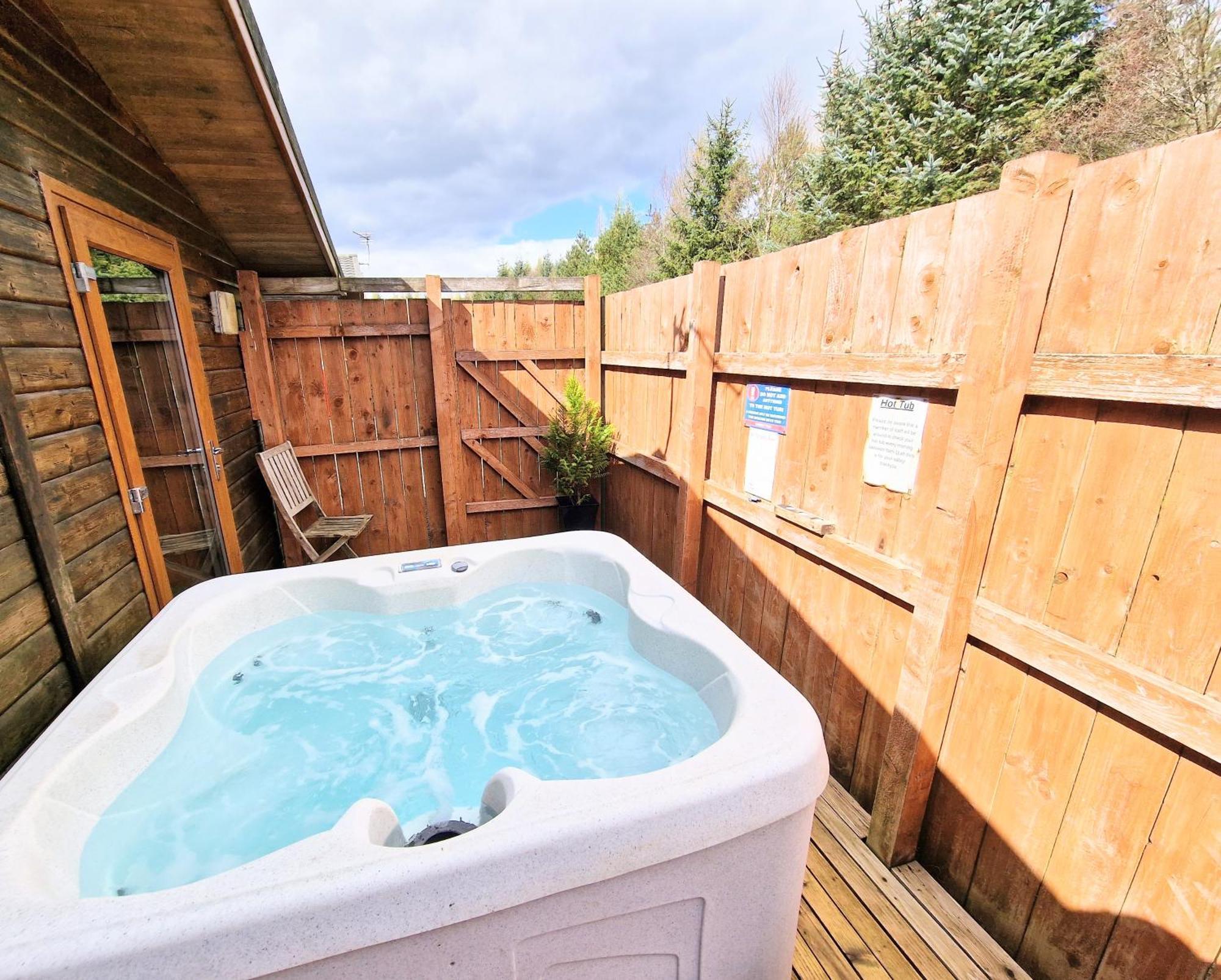 Ochil 8 With Private Hot Tub - Fife - Loch Leven - Lomond Hills Villa Kelty Dış mekan fotoğraf